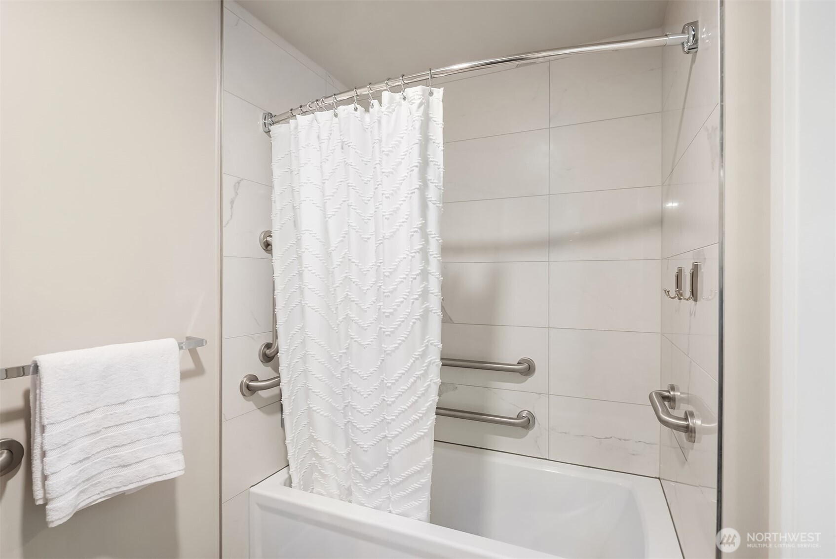 450 South Main Street, Unit 618 Seattle, WA 98104 - Photo 15 of 40 a bathroom with a shower