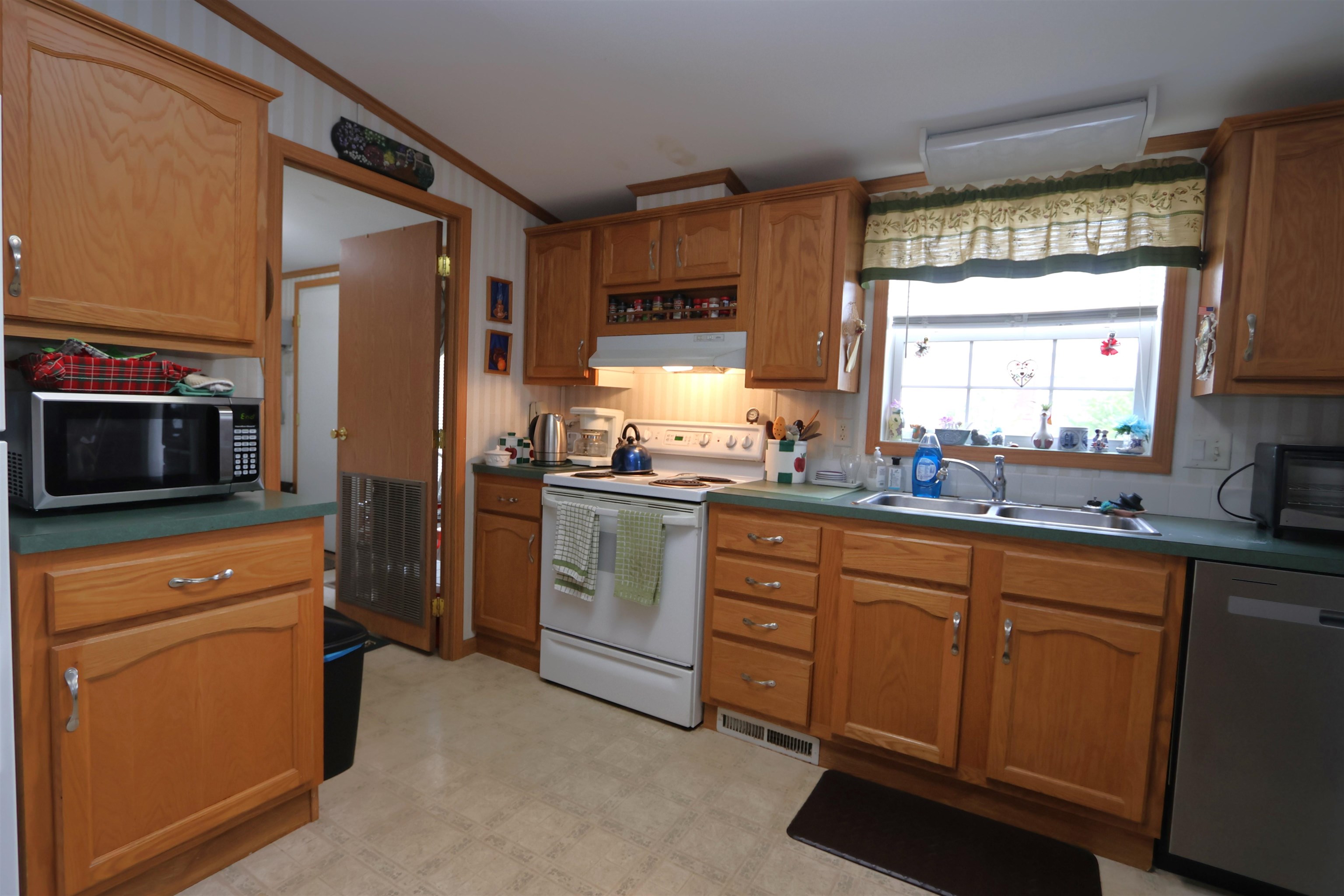 422 Friar Tuck Drive Exeter, NH 03833 - Photo 5 of 17