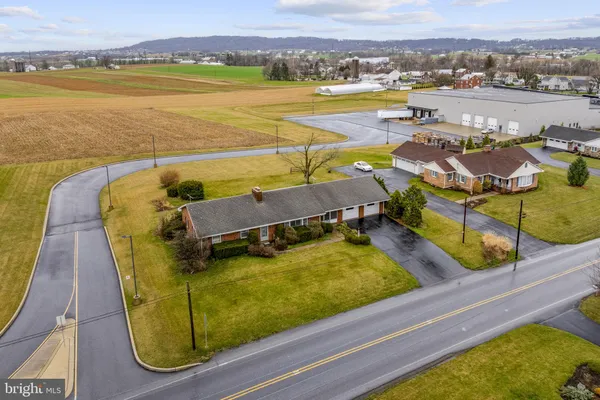 $225,000 | 632 East Farmersville Road, Ephrata, PA 17522