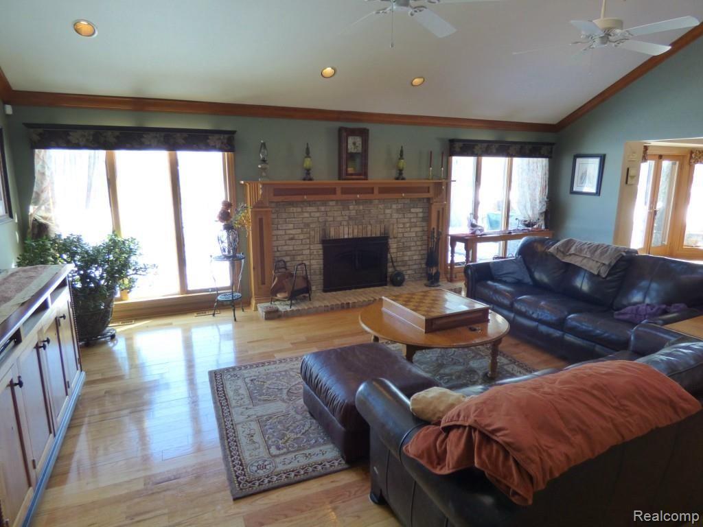 401 Palms Road Columbus, MI 48063 - Photo 9 of 59 P1010869.jpg