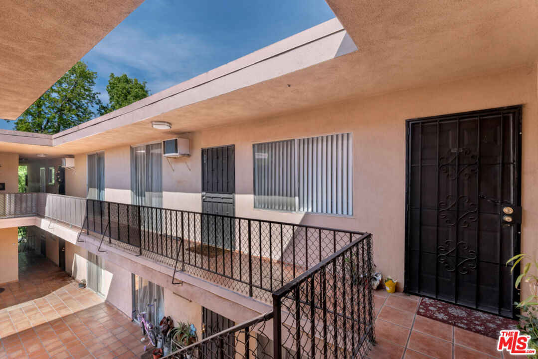 729 Raleigh Street Glendale, CA 91205 - Photo 11 of 15