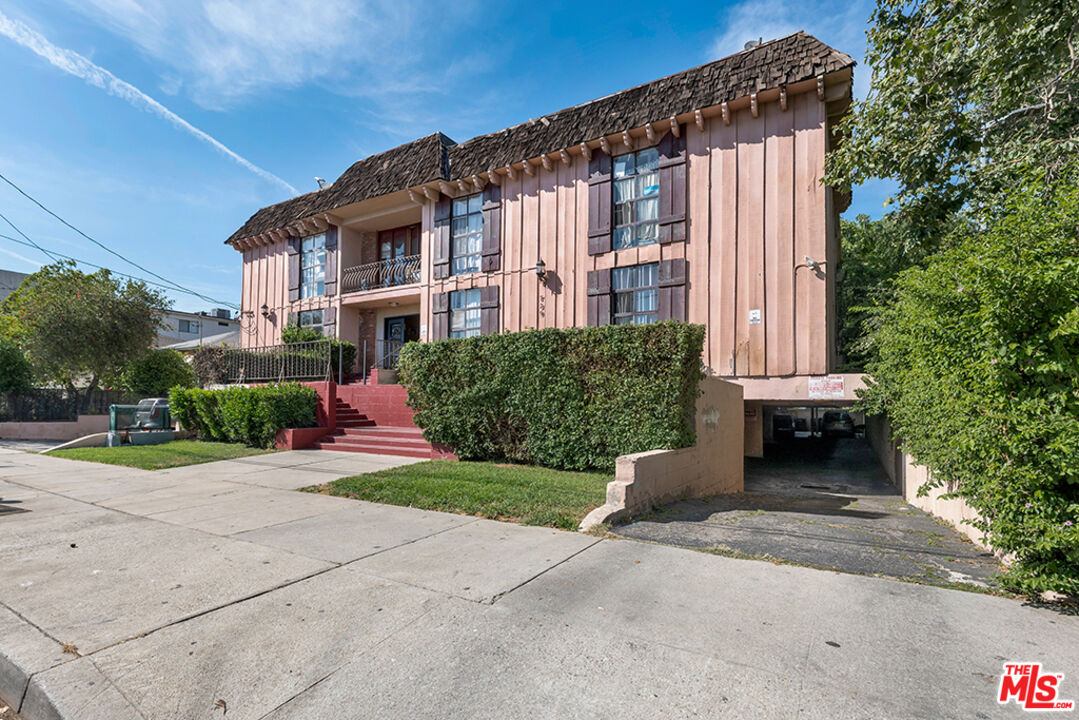 729 Raleigh Street Glendale, CA 91205 - Photo 3 of 15