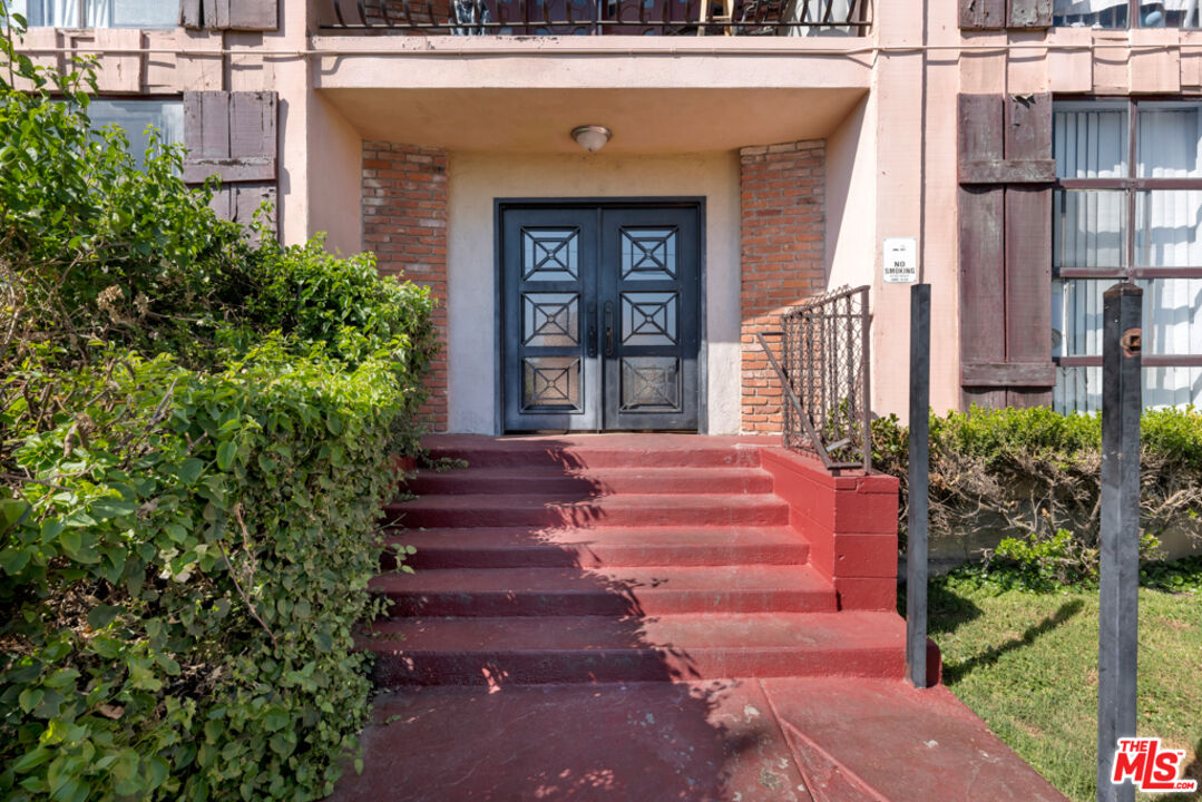 729 Raleigh Street Glendale, CA 91205 - Photo 4 of 15