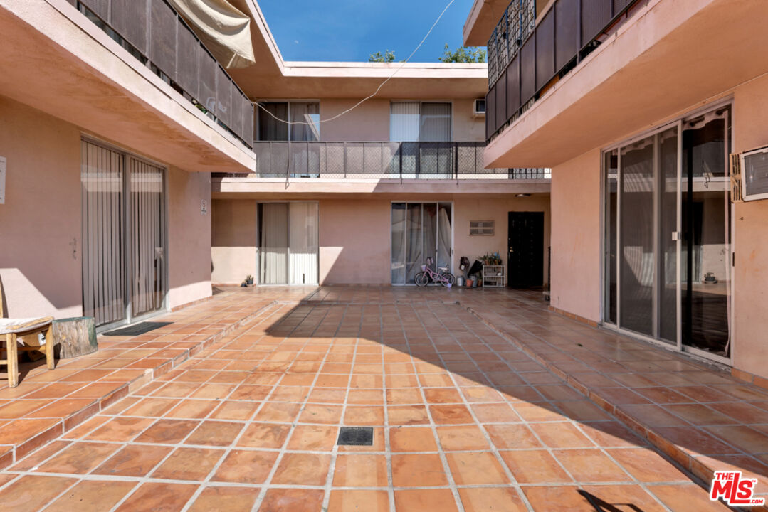 729 Raleigh Street Glendale, CA 91205 - Photo 7 of 15