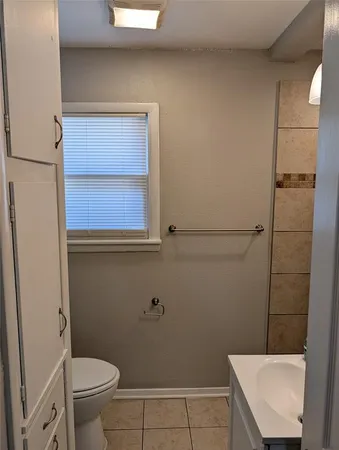 $1,995 | 3745 Willomet Avenue, Fort Worth, TX 76133