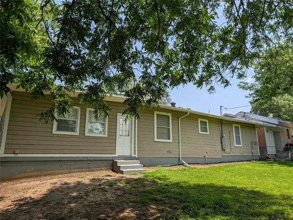 $1,995 | 3745 Willomet Avenue, Fort Worth, TX 76133