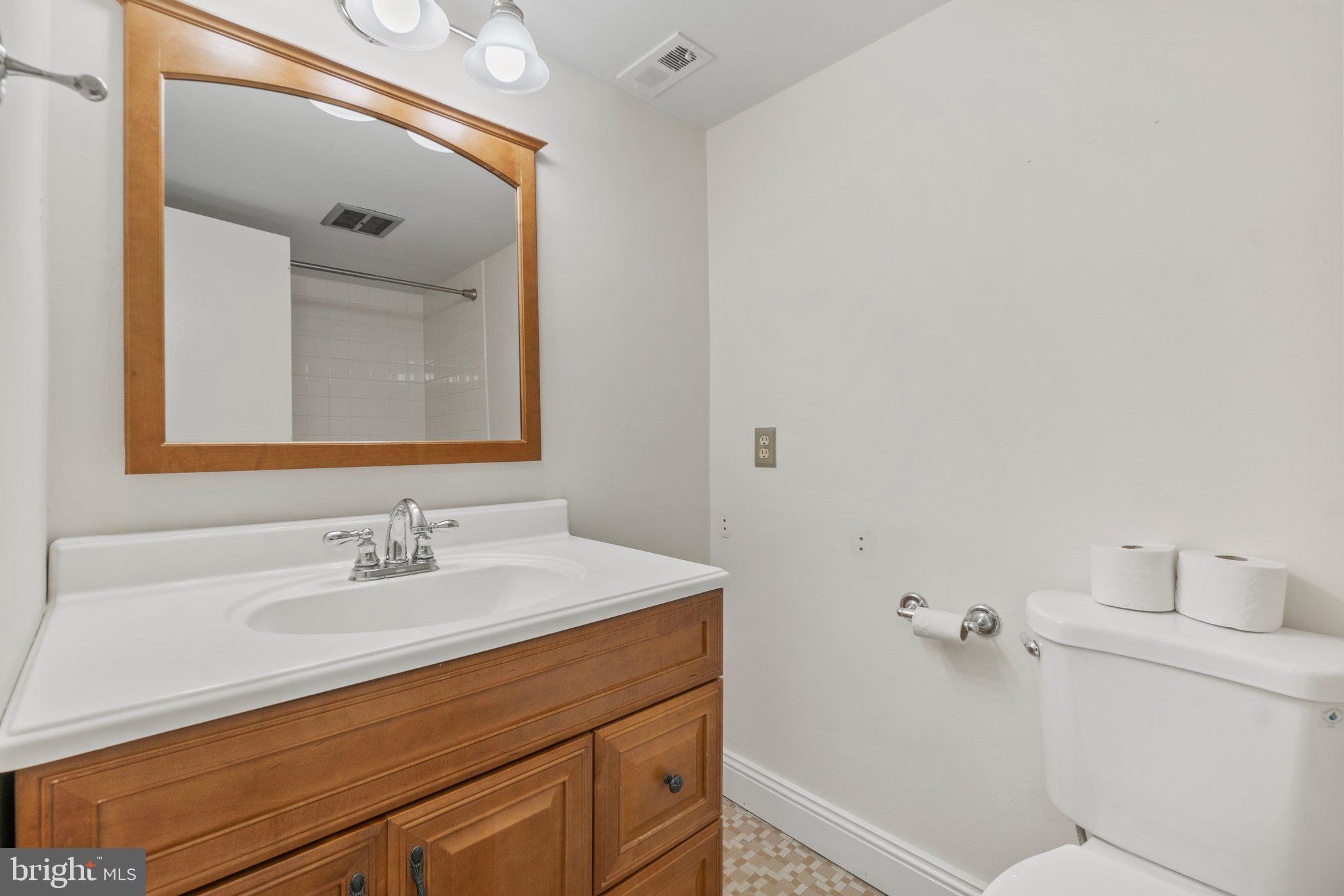 2002 Colts Neck Road, Unit 1A Reston, VA 20191 - Photo 21 of 22 Bathroom