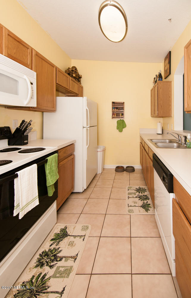 10550 Baymeadows Road, Unit 711 Jacksonville, FL 32256 - Photo 9 of 16 kitchen