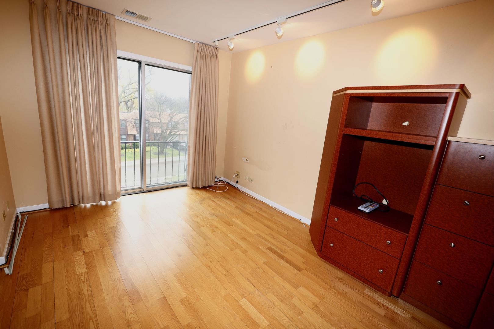 3950 Dundee Road, Unit 302 Northbrook, IL 60062 - Photo 7 of 15