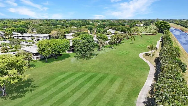 a picture of city view with sitting space