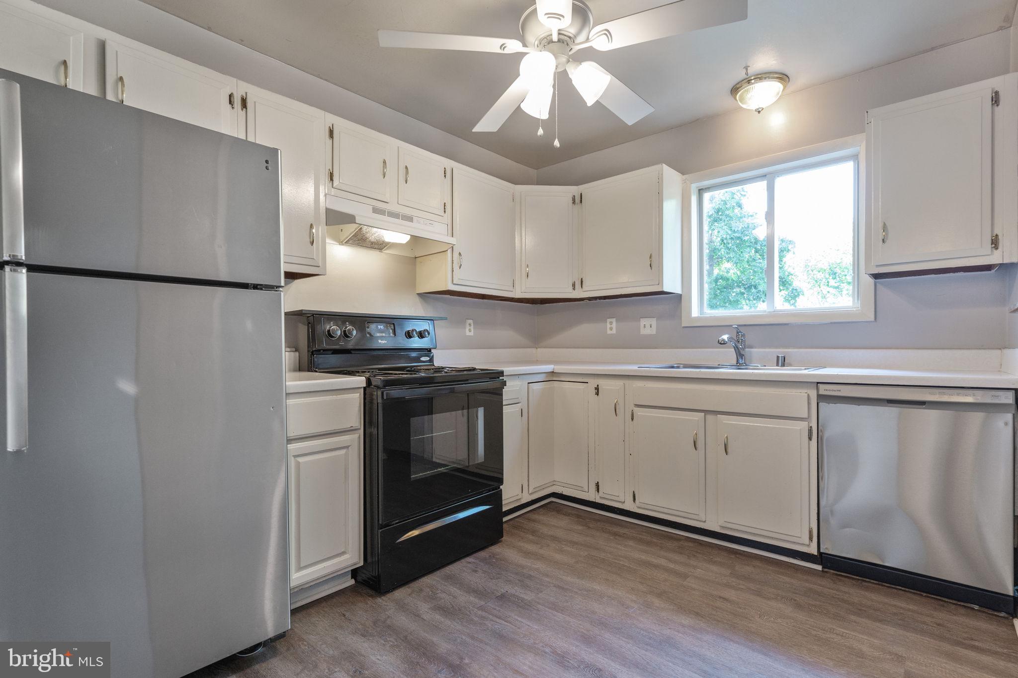 709 Olde Forge Drive Fredericksburg, VA 22405 - Photo 9 of 31 a kitchen with stainless steel appliances a refrigerator sink and cabinets