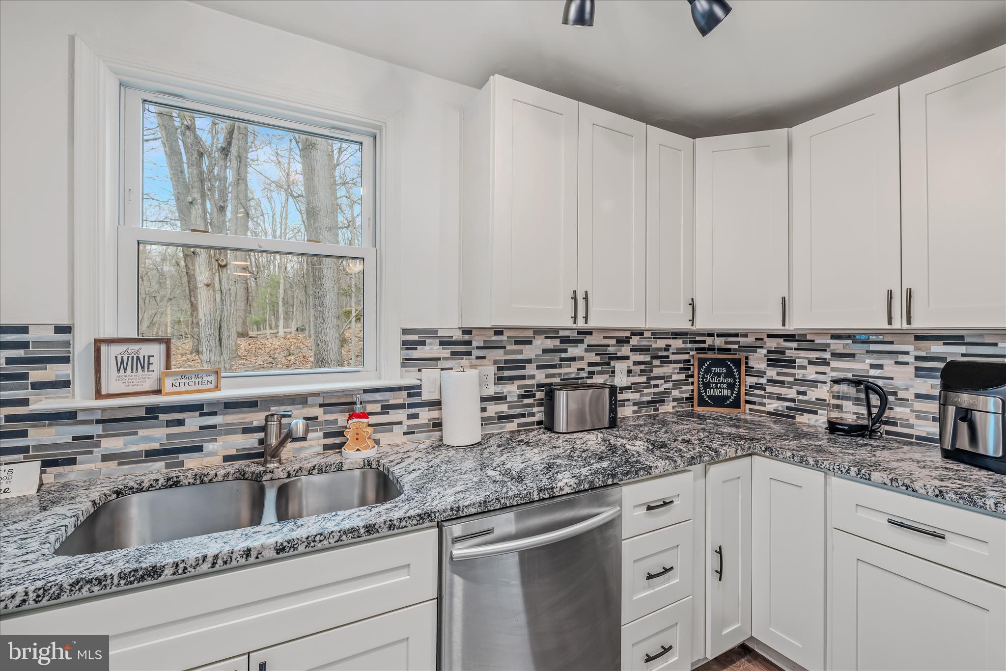 771 Gray Fox Road Harpers Ferry, WV 25425 - Photo 16 of 46 Kitchen