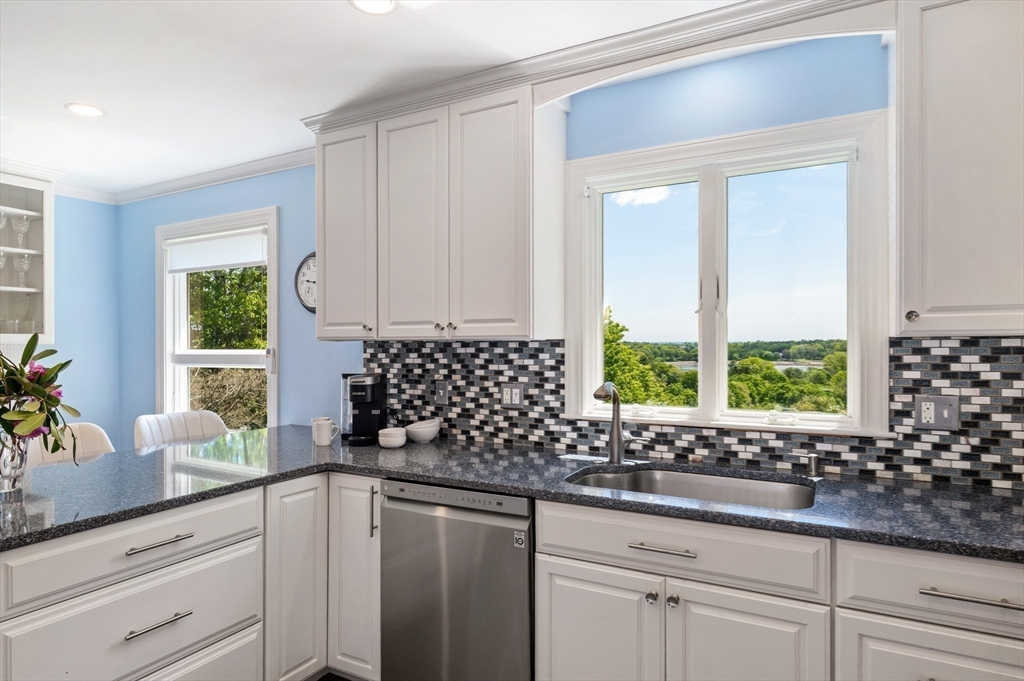13 Hickory Hill Road Manchester, MA 01944 - Photo 6 of 41 Gallery Image 6