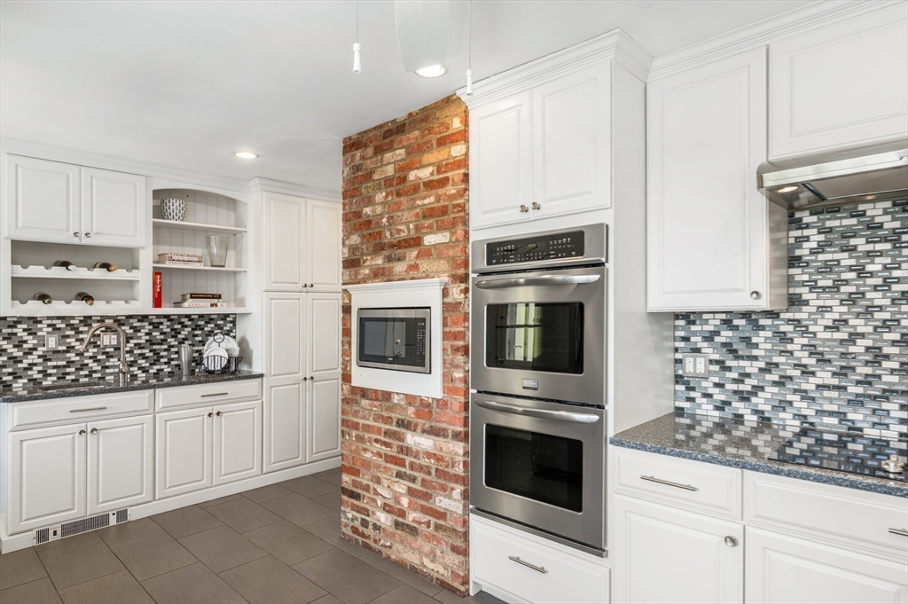 13 Hickory Hill Road Manchester, MA 01944 - Photo 8 of 41 Gallery Image 8