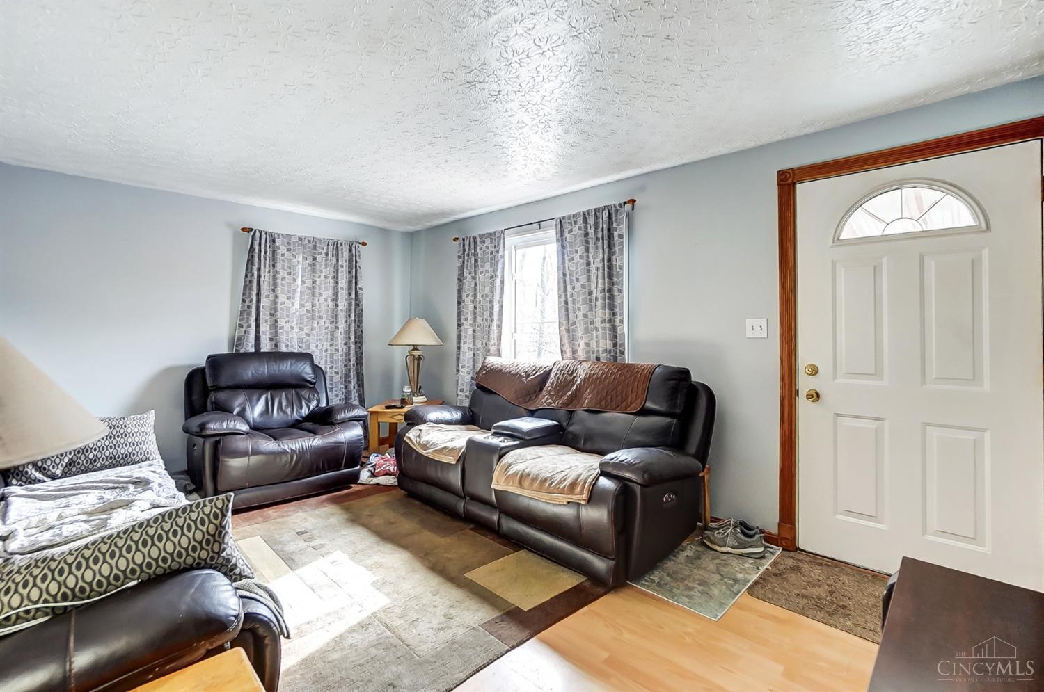 6924 Taylor Road Cincinnati, OH 45248 - Photo 3 of 27