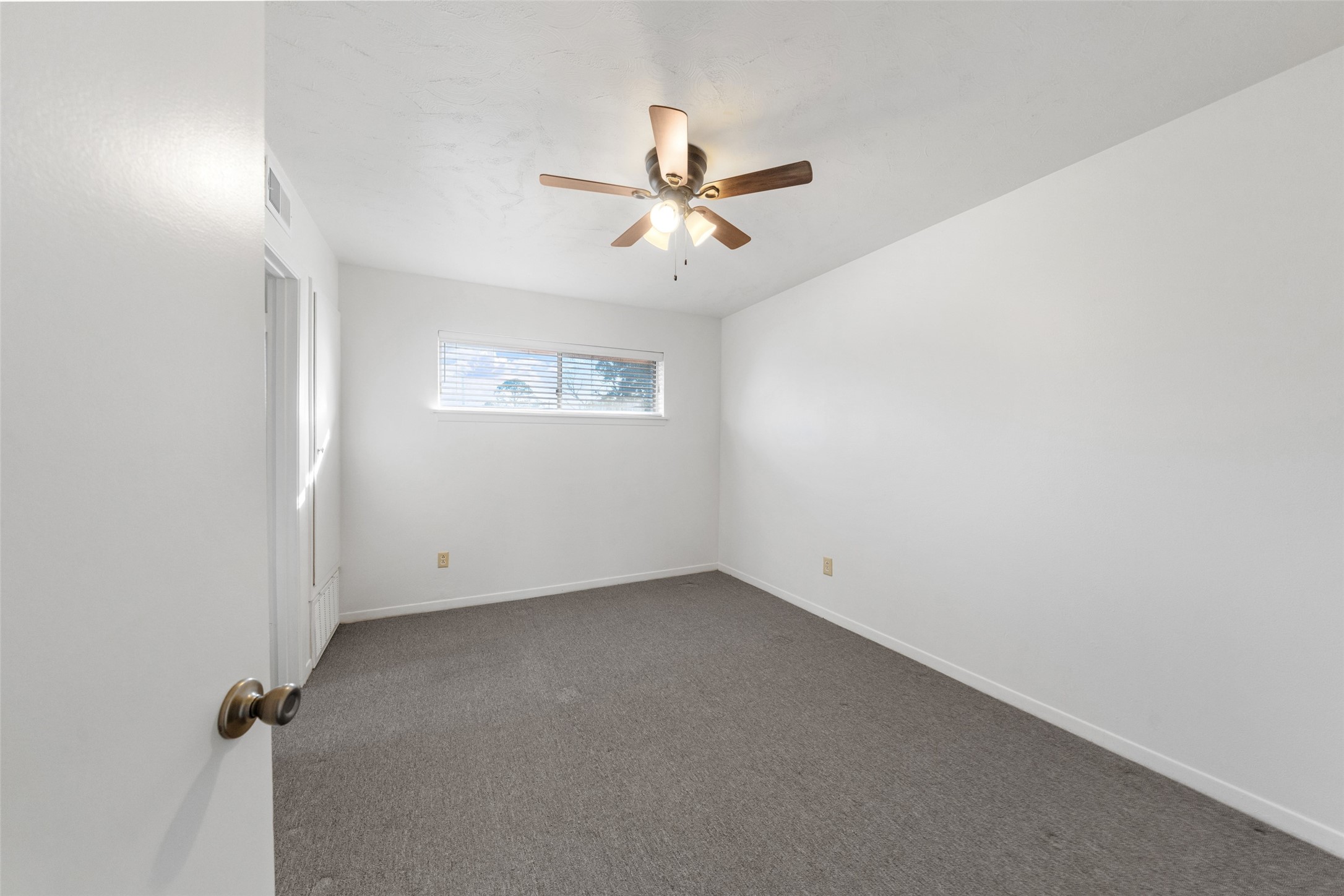 926 East 14th Street, Unit 7 Houston, TX 77009 - Photo 13 of 17 an empty room with a window and a fan