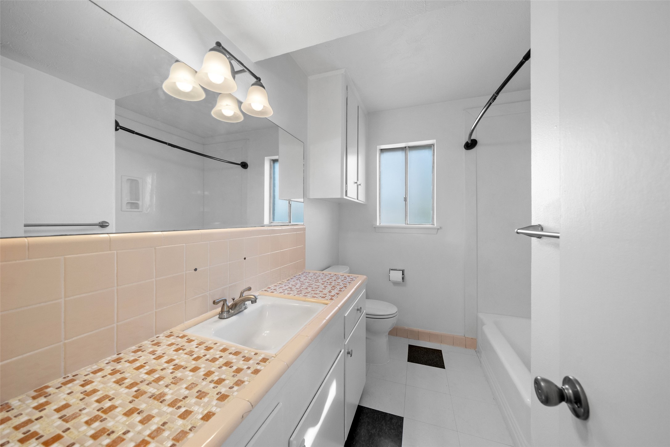 926 East 14th Street, Unit 7 Houston, TX 77009 - Photo 16 of 17 a bathroom with a sink a toilet and shower