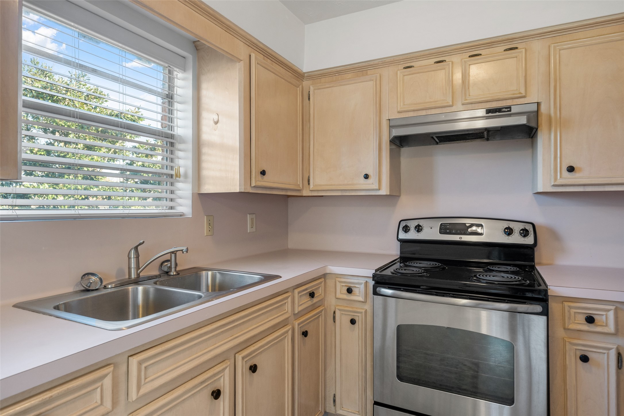 926 East 14th Street, Unit 7 Houston, TX 77009 - Photo 10 of 17 a kitchen with cabinets appliances a sink and a window