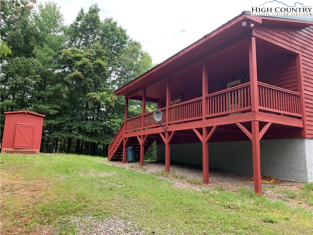 305 Wolf Pen Road Purlear, NC 28665 - Photo 3 of 40