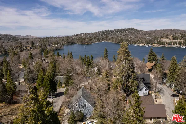 $849,000 | 419 Hemlock Drive, Lake Arrowhead, CA 92352