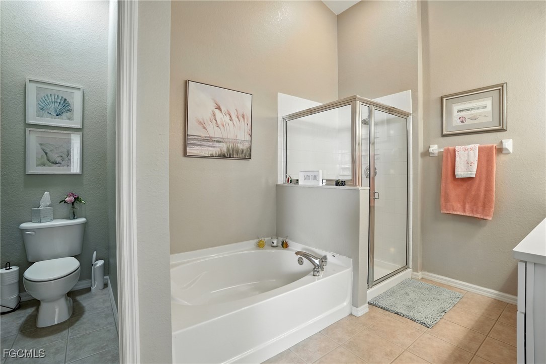 9740 Gladiolus Bulb Loop Fort Myers, FL 33908 - Photo 16 of 26 a bathroom with a bathtub and a toilet