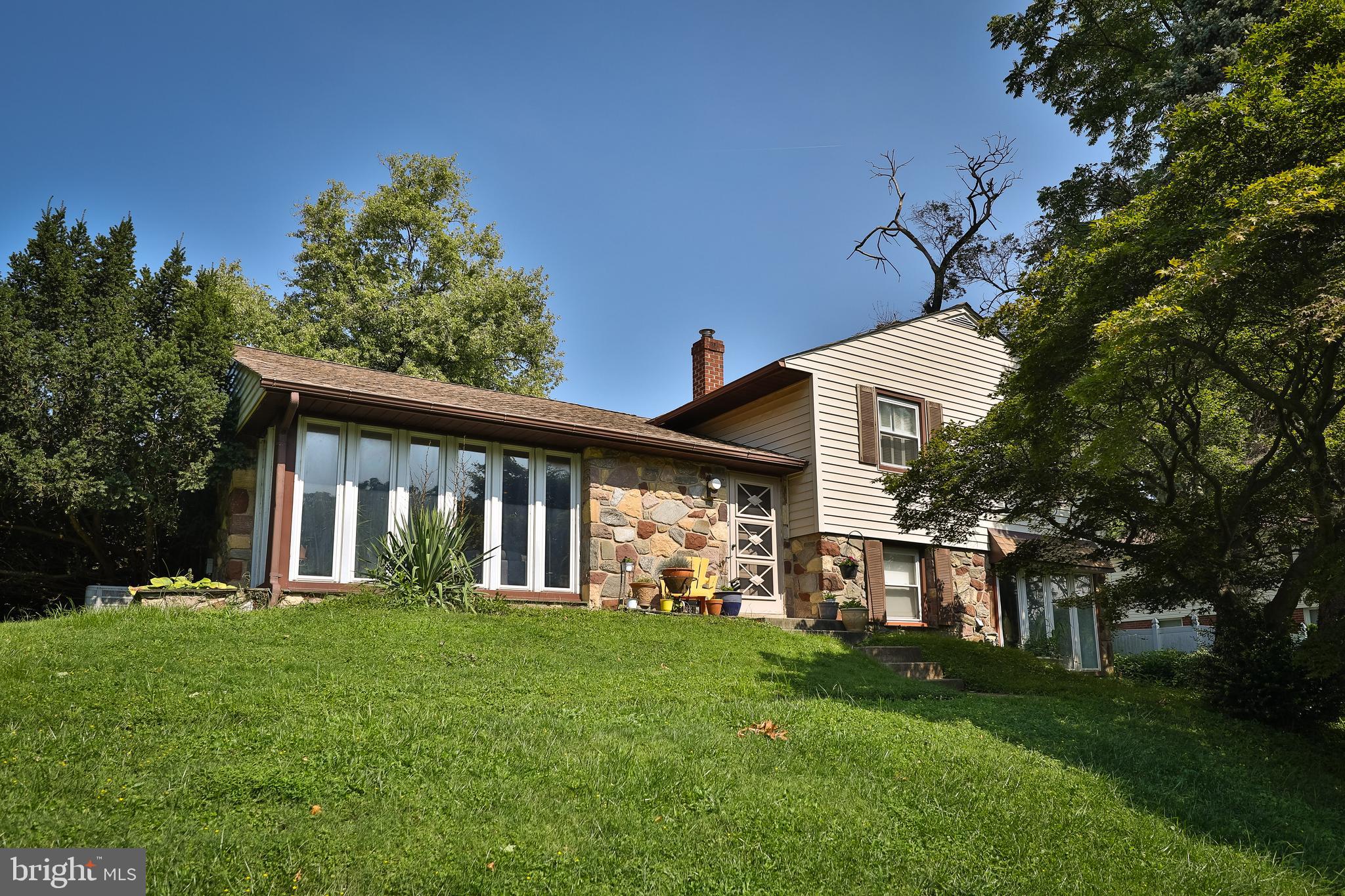 1162 Ballytore Road Huntingdon Valley, PA 19006 - Photo 2 of 30