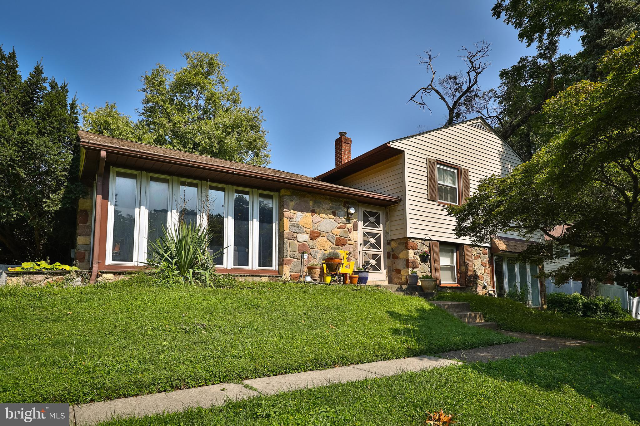 1162 Ballytore Road Huntingdon Valley, PA 19006 - Photo 3 of 30
