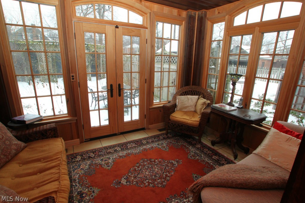 2592 Fenwick Road Cleveland, OH 44118 - Photo 9 of 25