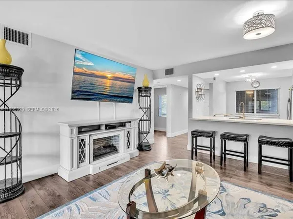 $2,700 | Buckingham at Century Village, Pembroke Pines, FL 33027