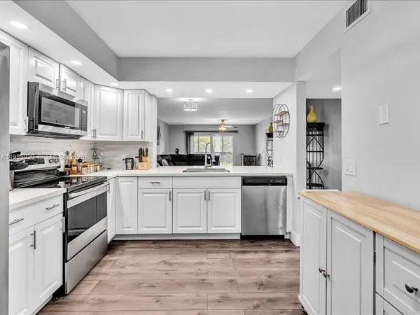 $2,700 | Buckingham at Century Village, Pembroke Pines, FL 33027