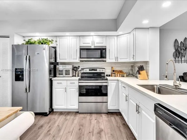 $2,700 | Buckingham at Century Village, Pembroke Pines, FL 33027