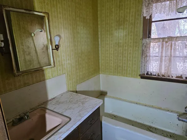 $200,000 | 87387 245th Street, Albert Lea, MN 56007