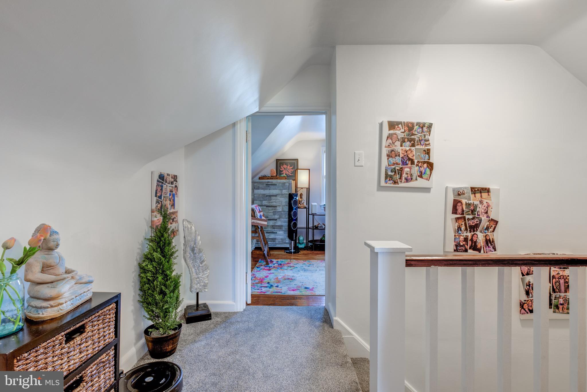121 Leconey Circle Palmyra, NJ 08065 - Photo 16 of 33 a living room with furniture and a potted plant