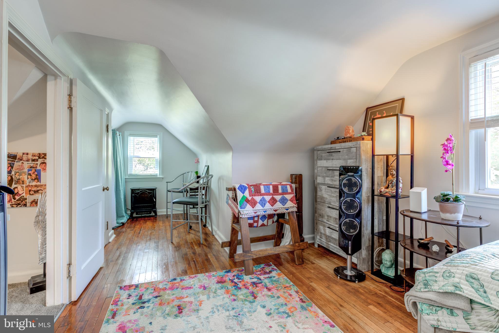 121 Leconey Circle Palmyra, NJ 08065 - Photo 18 of 33 a living room with furniture and a wooden floor