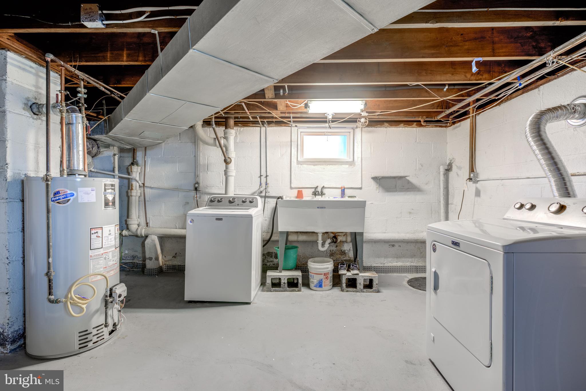 121 Leconey Circle Palmyra, NJ 08065 - Photo 25 of 33 a utility room with dryer and washer