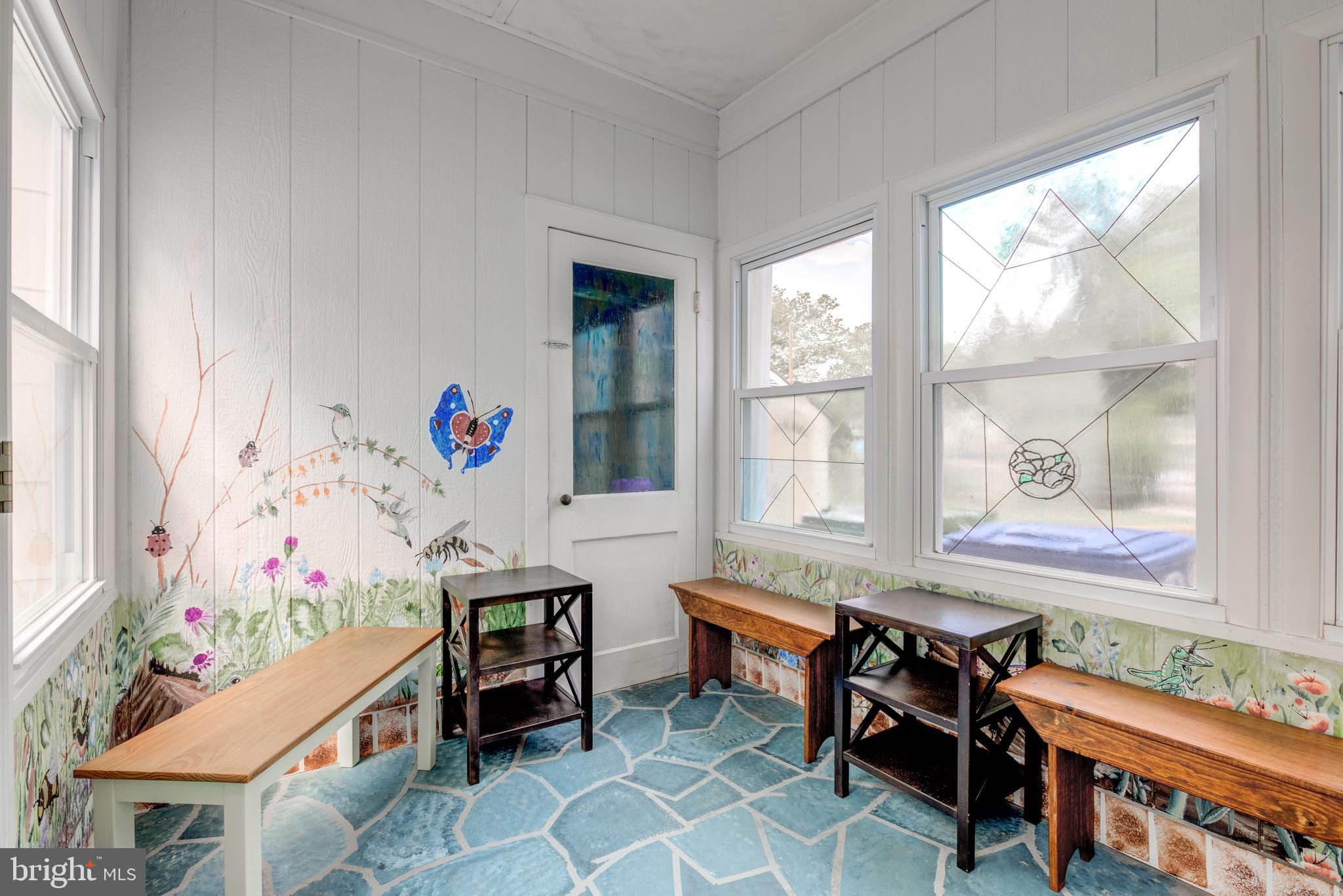 121 Leconey Circle Palmyra, NJ 08065 - Photo 28 of 33 a living room with furniture and a window