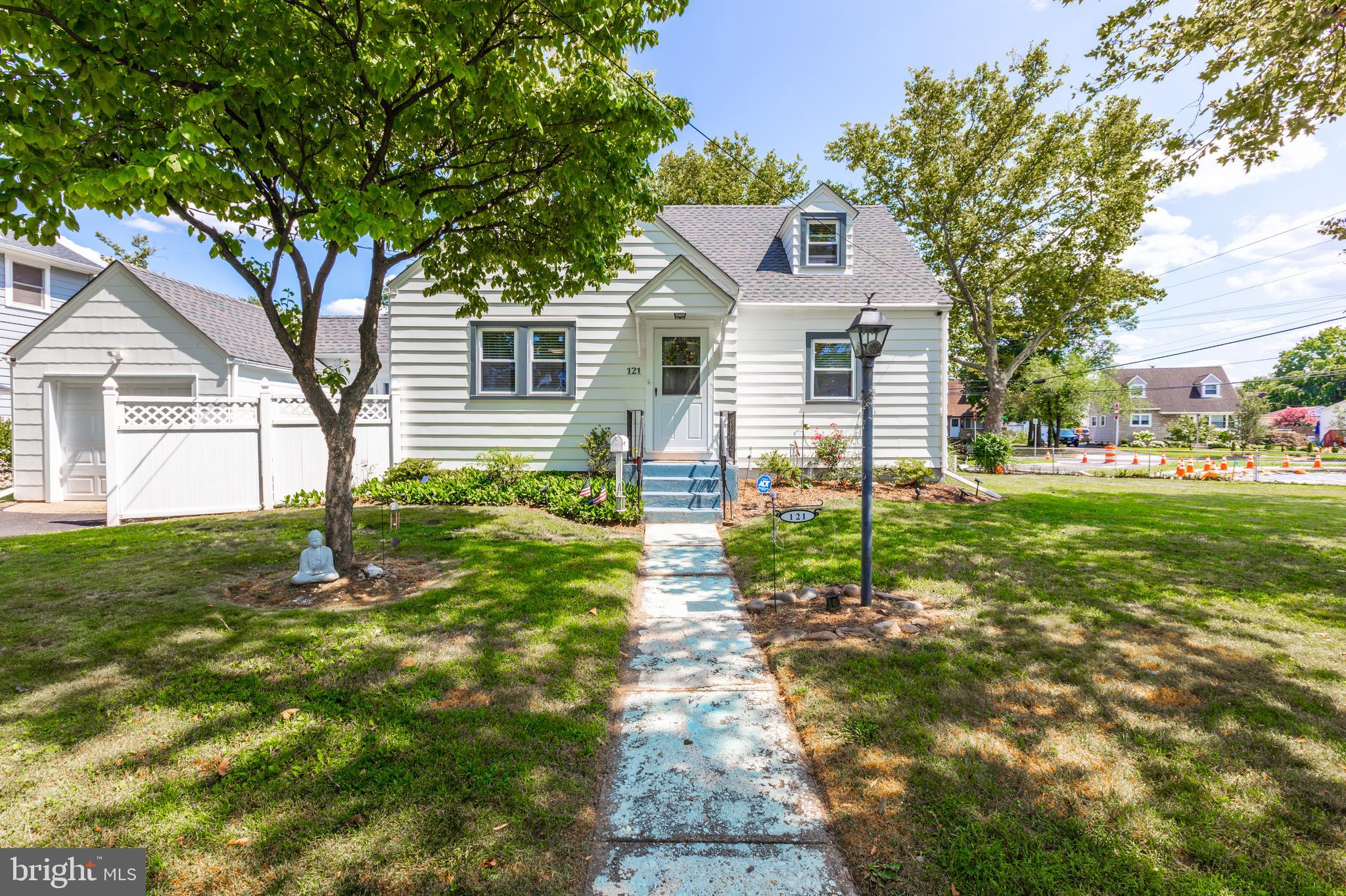 121 Leconey Circle Palmyra, NJ 08065 - Photo 3 of 33 a house view with a garden space