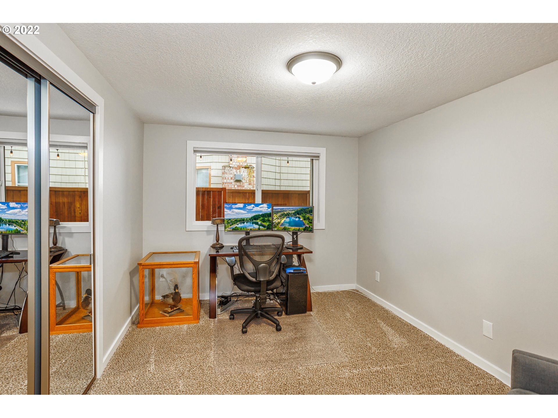 711 North Main Avenue Ridgefield, WA 98642 - Photo 11 of 14 a chair and table in a room