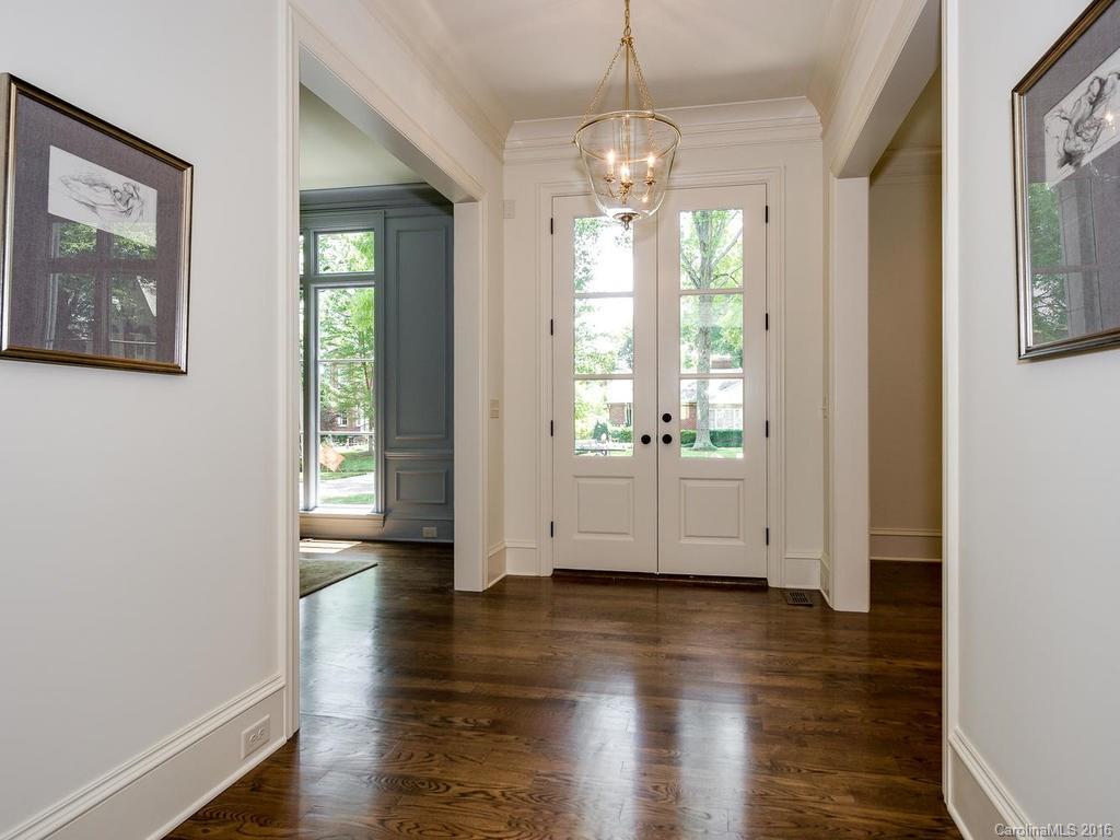 2033 Norton Road Charlotte, NC 28207 - Photo 3 of 24 Gallery Image 3