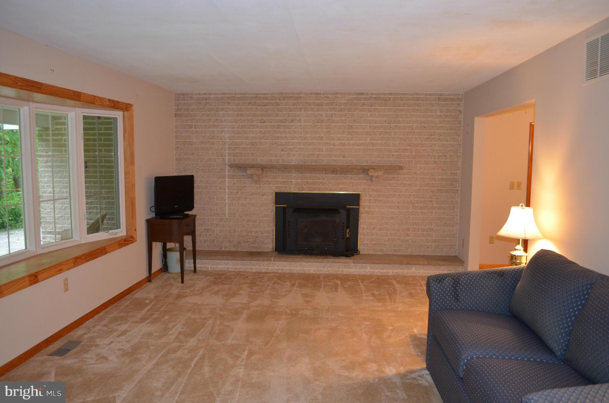 2309 Albert Rill Road Hampstead, MD 21074 - Photo 5 of 28 Living Room