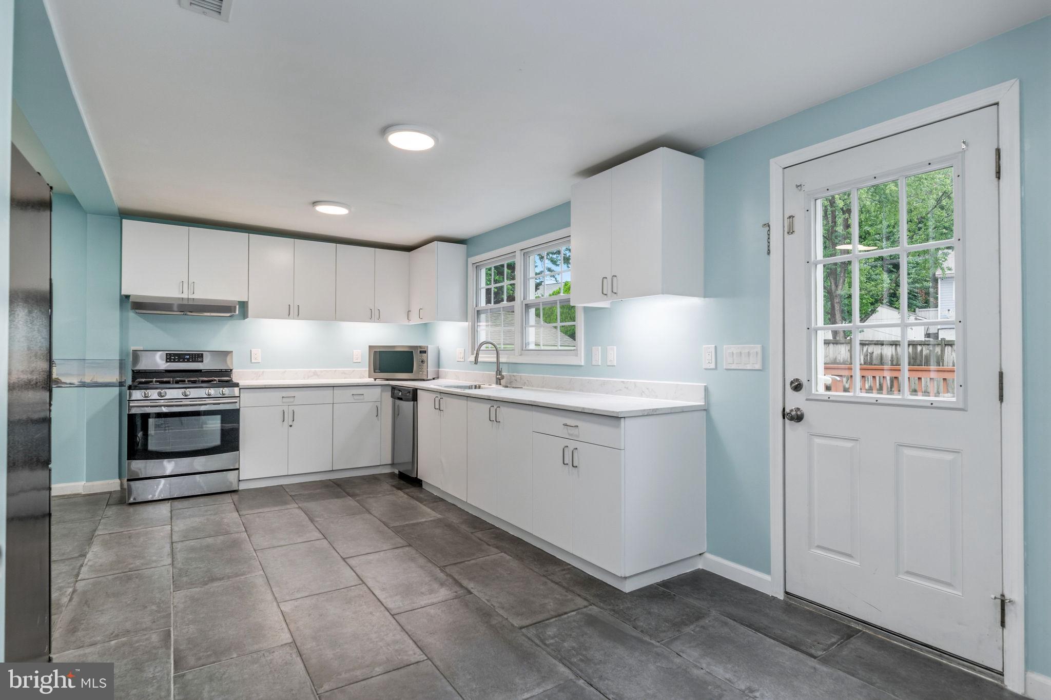6823 Barrett Road Falls Church, VA 22042 - Photo 9 of 36