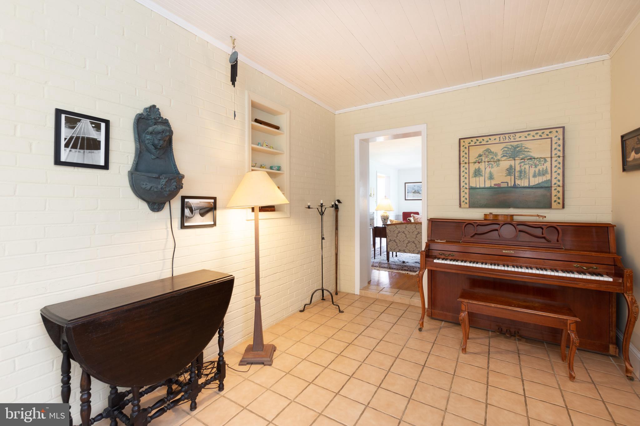 1010 Overbrook Road Wilmington, DE 19807 - Photo 17 of 41 Sitting room