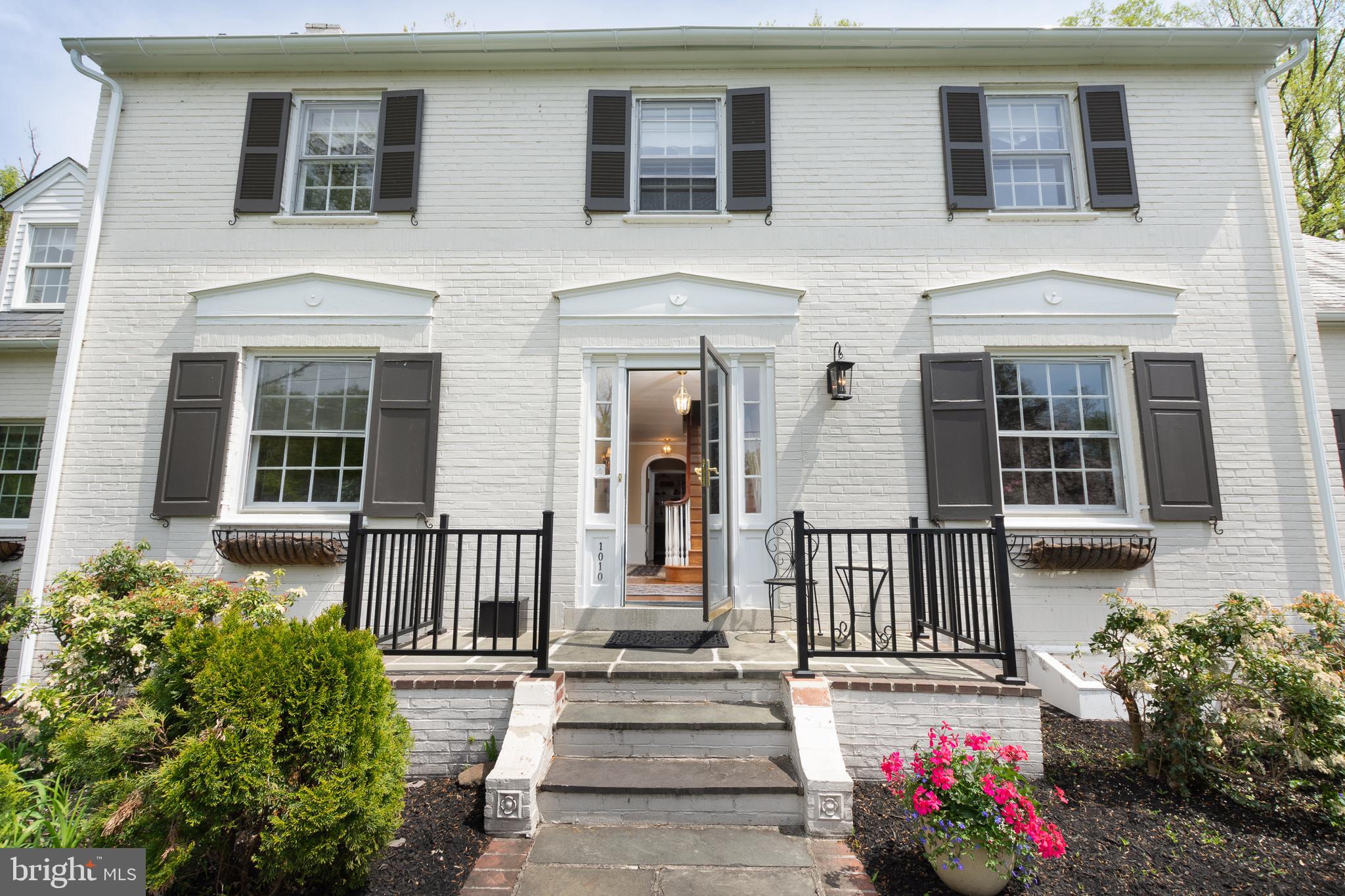 1010 Overbrook Road Wilmington, DE 19807 - Photo 3 of 41 Slate front walk and porch