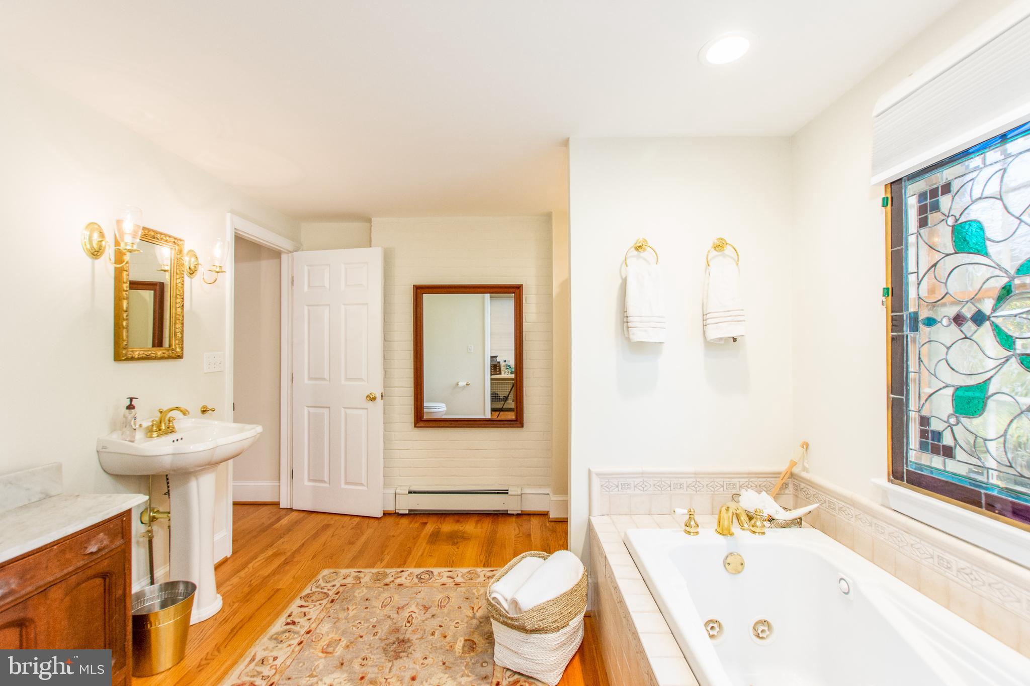 1010 Overbrook Road Wilmington, DE 19807 - Photo 21 of 41 Main floor primary en-suite four piece bathroom