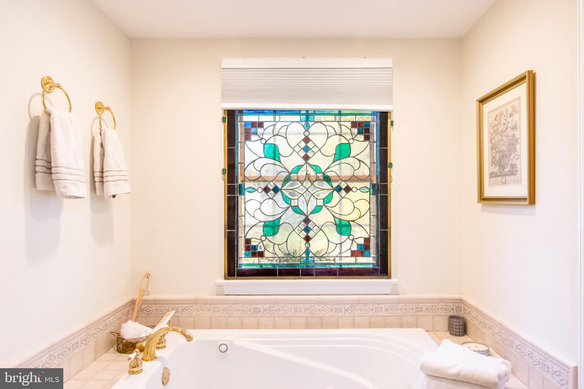 1010 Overbrook Road Wilmington, DE 19807 - Photo 22 of 41 Soaking tub in the primary en-suite bathroom