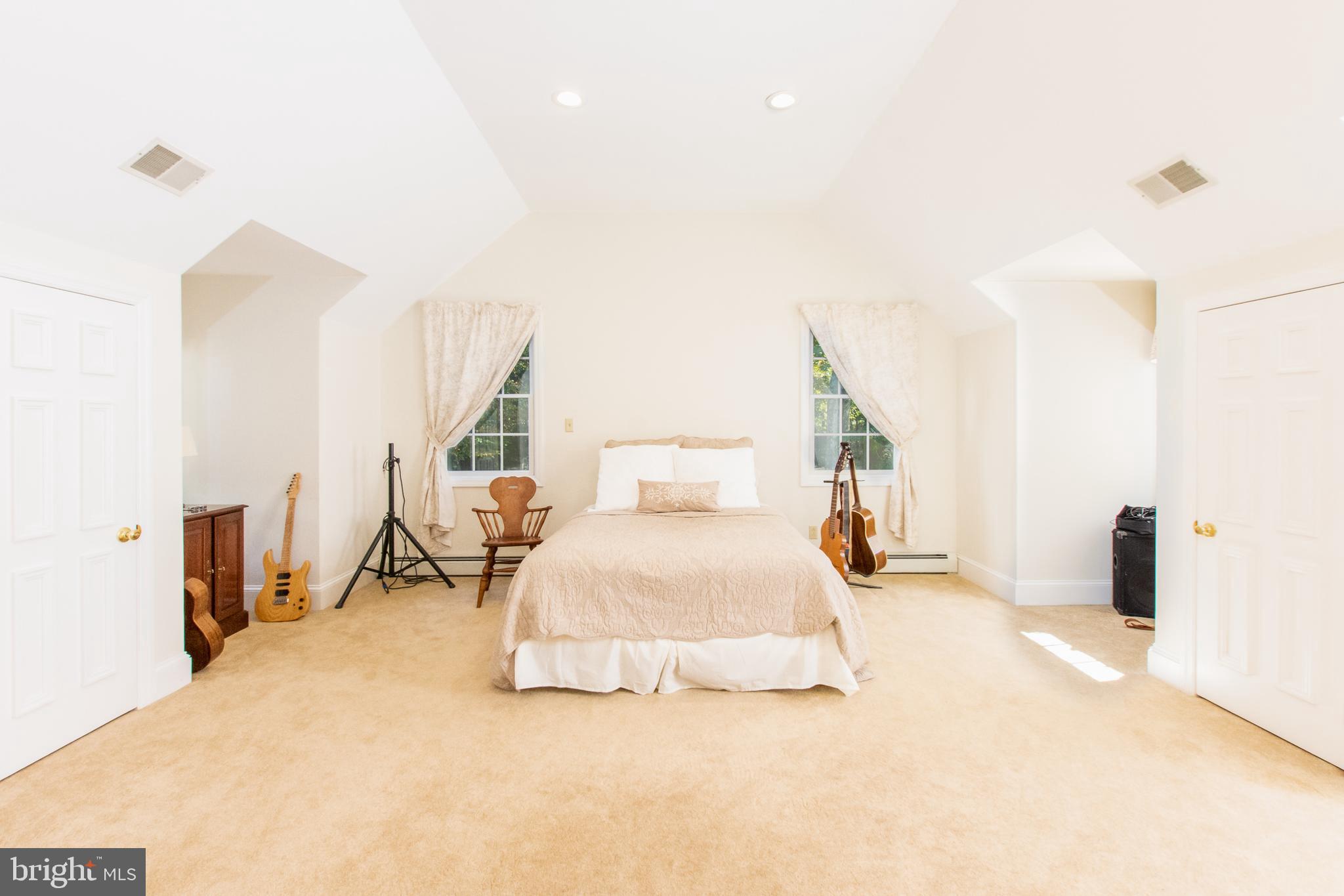 1010 Overbrook Road Wilmington, DE 19807 - Photo 24 of 41 Second floor primary suite