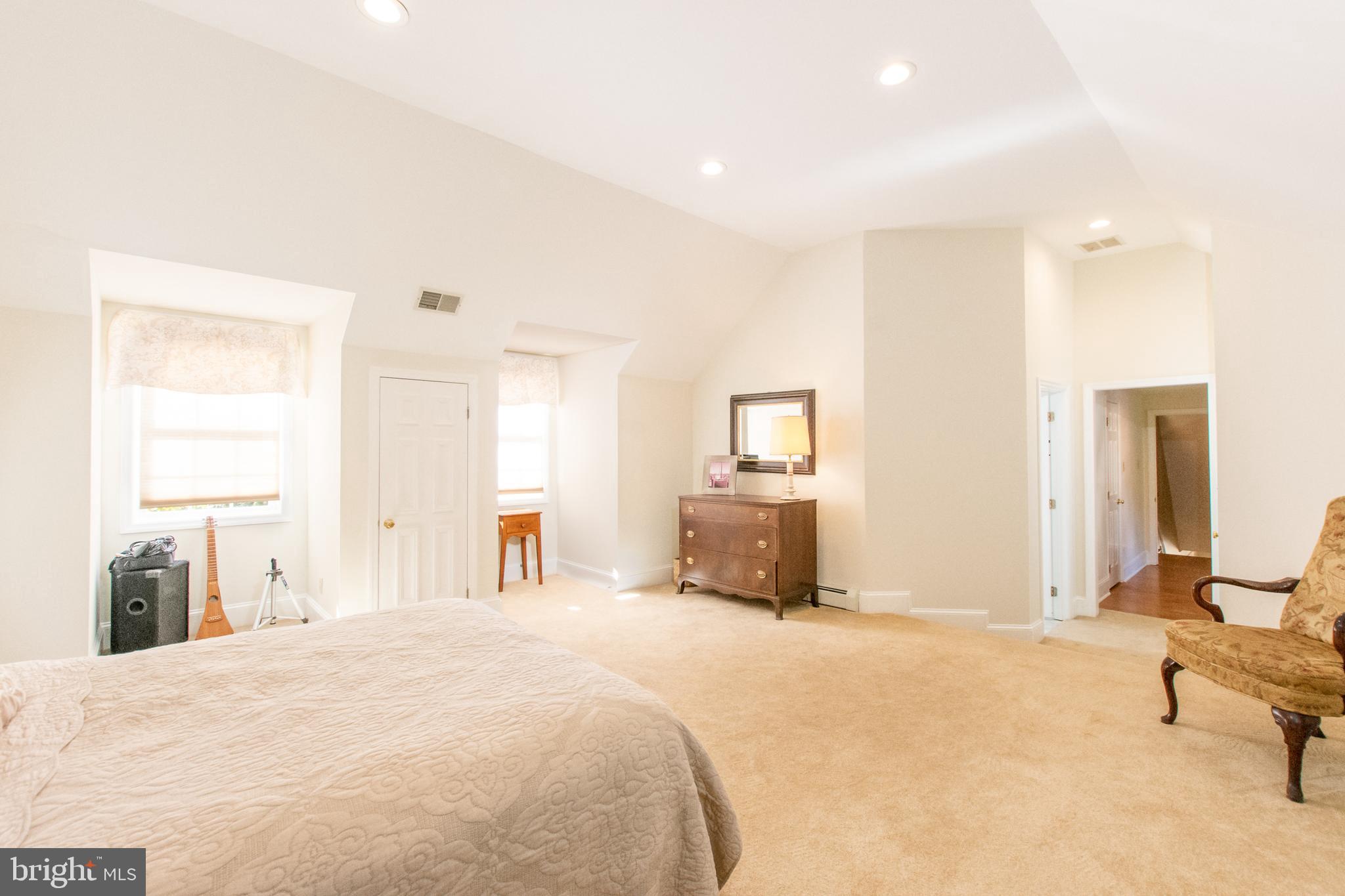 1010 Overbrook Road Wilmington, DE 19807 - Photo 25 of 41 Large second floor primary suite