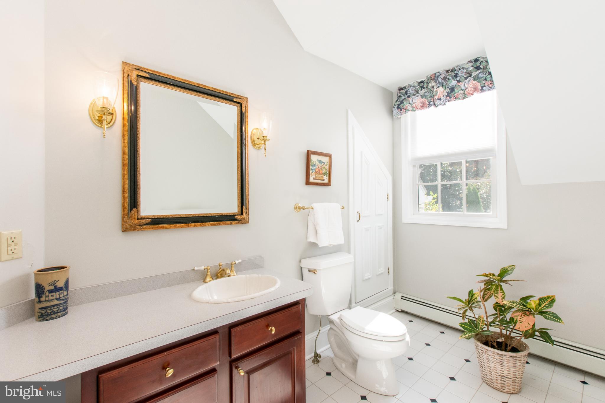 1010 Overbrook Road Wilmington, DE 19807 - Photo 27 of 41 2nd floor primary ensuite bathroom