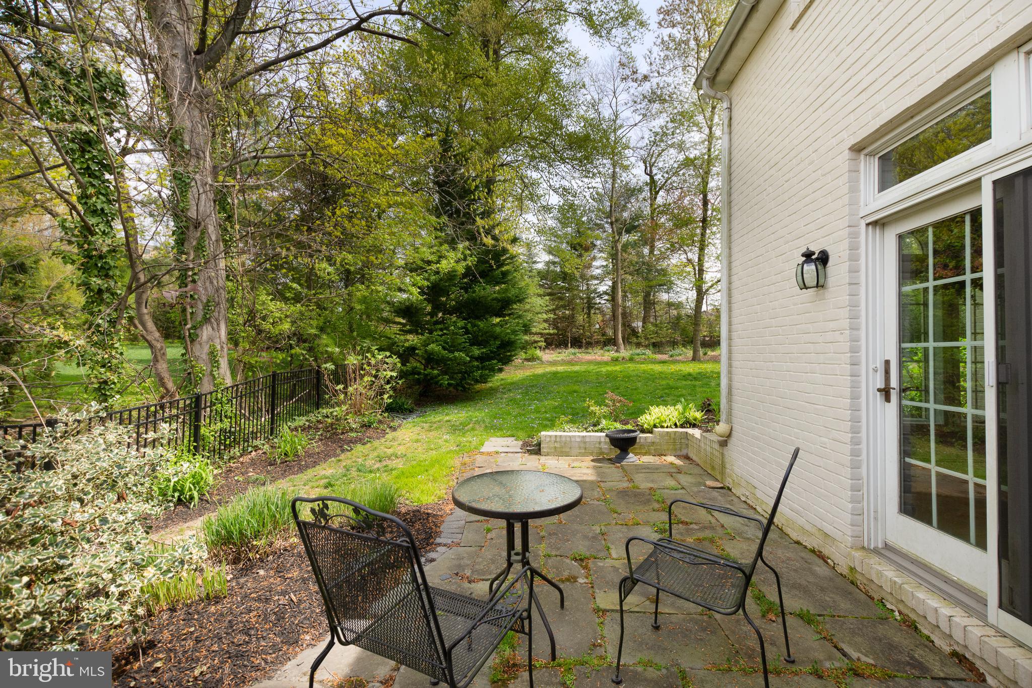 1010 Overbrook Road Wilmington, DE 19807 - Photo 40 of 41 Quiet side patio