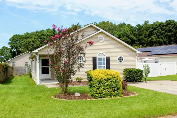 $299,900 | 1013 Autumn Drive, Murrells Inlet, SC 29576
